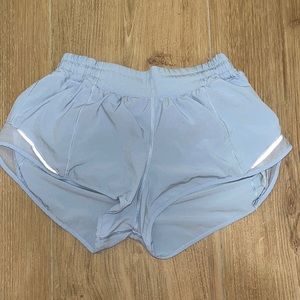 “Blue linen” Hotty Hot Lululemon Low-Rise Lined Short 2.5”
